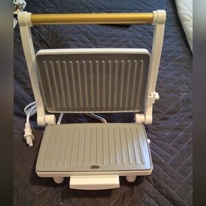 Electric Grill with Removable Plates